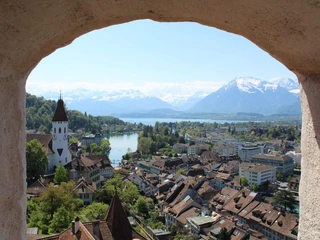 thun-schloss-fruehling-aussicht-westturm