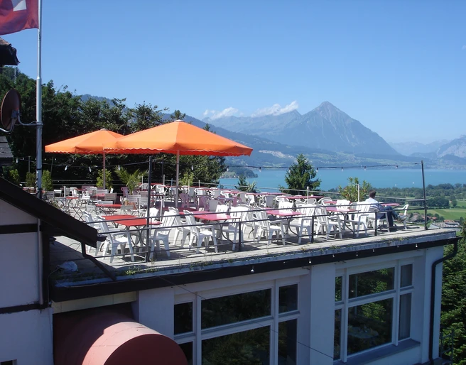 interlaken-heimwehfluh-terrasse-aussicht-sommer