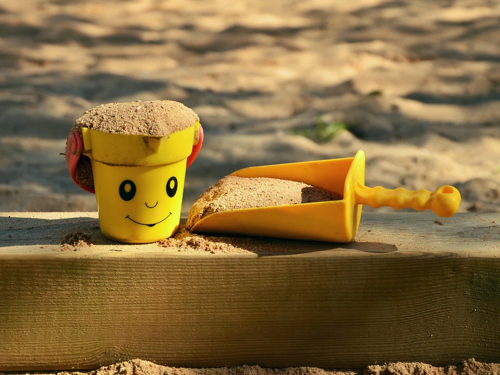 sand-pit-1345728_1920