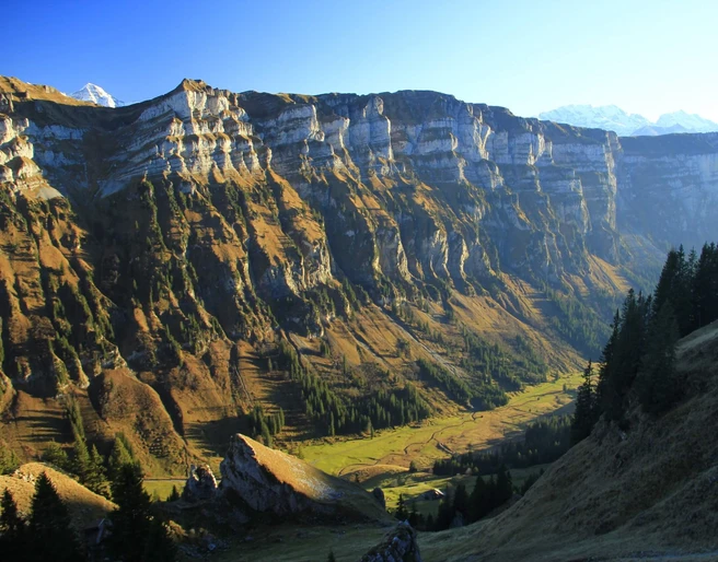 sigriswil-justistal-herbst-wandern-alplandschaften-hirschbrunftbeobachtung