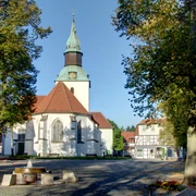 Kirchplatz mit St. Nikolai-Kirche Kerkplein met St.-Nikolai-Kirche in Bad Essen
