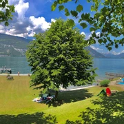 leissigen-strandbad-sommer-thunersee
