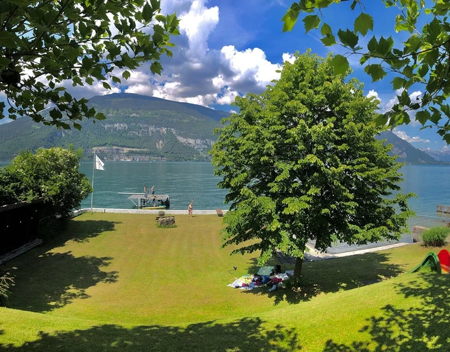 leissigen-strandbad-sommer-thunersee