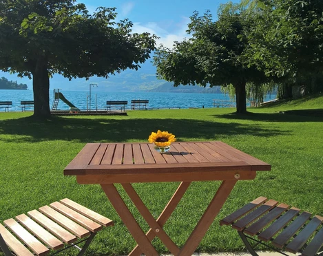 oberhofen-strandbad-sommer-thunersee-restaurant-wiese