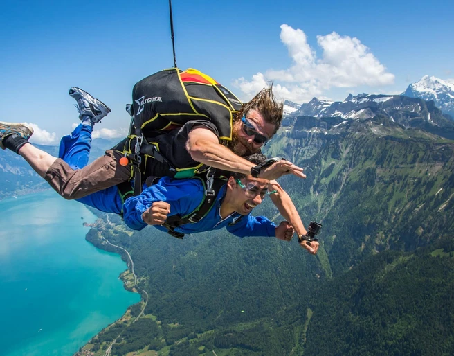skydive-interlaken-brienzersee-pure-adrenalin