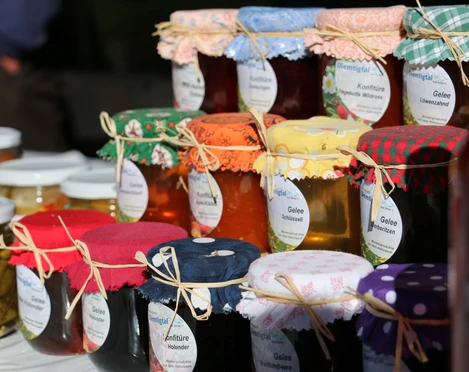 Selbstgemachte Konfis und Gelee aus dem Burelädeli