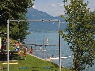 niederried-freibad-sommer-spielplatz-brienzersee