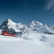 jungfraujoch-jungfraubahn-winter-berge-panorama