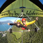 bumblebee-hanggliding-herbst-berge