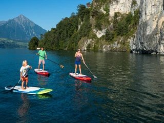 mountainsurf-stand-up-paddle-sommer-wasseraktivitaet-thunersee