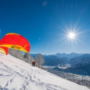 paragliding-interlaken-sonnenschein-winter-schnee