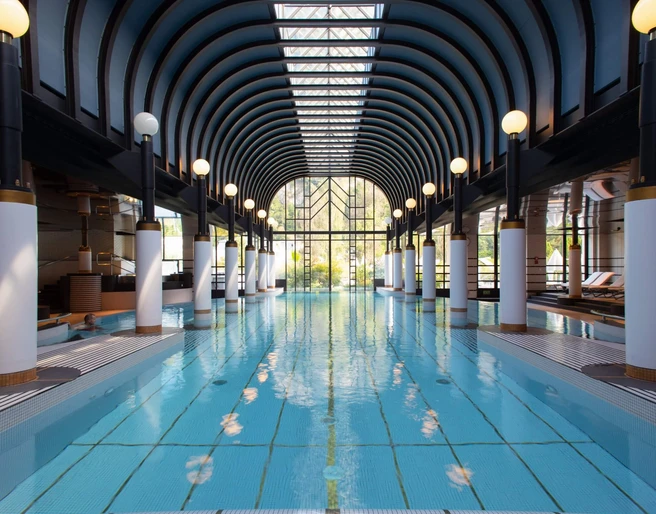 vj-spa-nescens-hallenbad-wellness