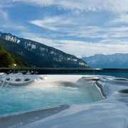 parkhotel-gunten-spa-whirlpool-sommer