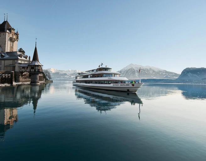 thunersee-schifffahrt-schloss-oberhofen-winter-schnee