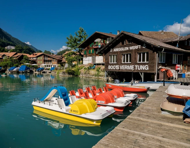 iseltwald-bootsvermietung-abegglen-werft-sommer-pedalos