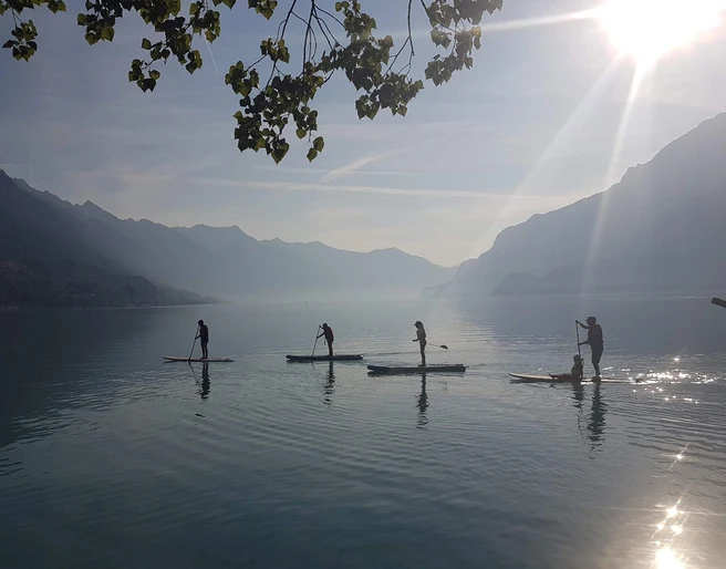 sup-fit-fun-brienzersee-gruppe-morgen-sonnenaufgang