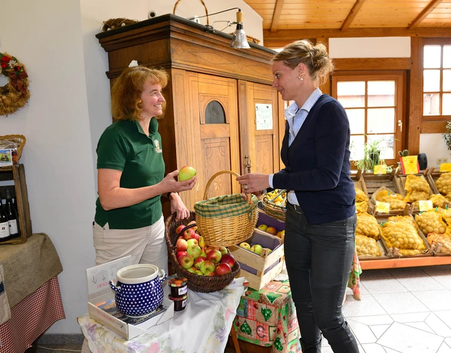 Obstverkauf im Hofladen Obstverkauf im Hofladen