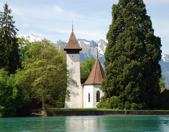 thun-kirche-scherzligen-sommer-aare
