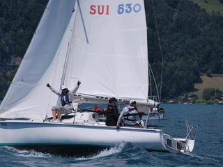 interlaken-segelschule-neuhaus-segelschiff-sommer-segeln