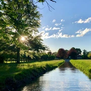 thun-sommer-bonstettenpark-kanal