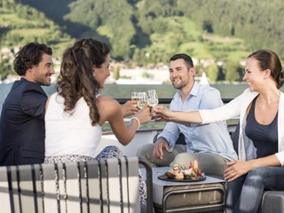 thunersee-bls-schifffahrt-essen-geselligkeit