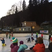 beatenberg-on-glice-schlittschuhfahren-winter