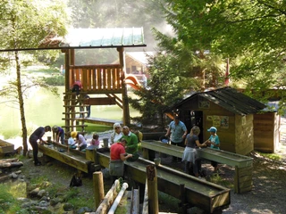 sigriswil-grabenmuehle-wasserspiele-sommer-wasser