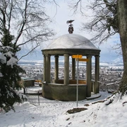 thun-jakobshuebeli-aussichtsplattform-winter-schnee