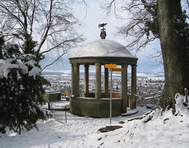 thun-jakobshuebeli-aussichtsplattform-winter-schnee