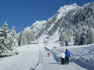 schwanden-bei-sigriswil-winter-schnee-skigebiet