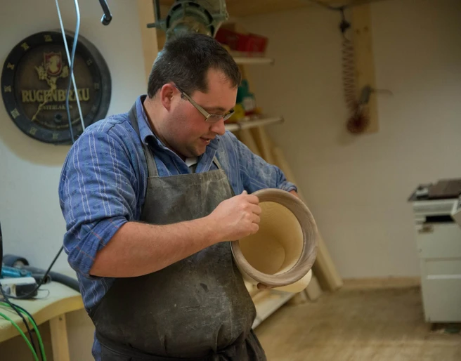 habkern-bernatone-alphornbau-bemalen