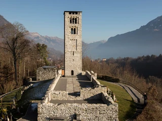 goldswil-burgruine-brienzersee-sommer-ruine