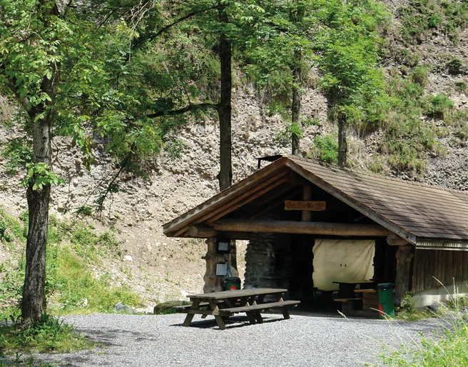 gunten-grillstelle-huette-riedli