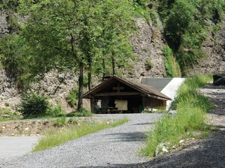 gunten-grillstelle-riedli-huette