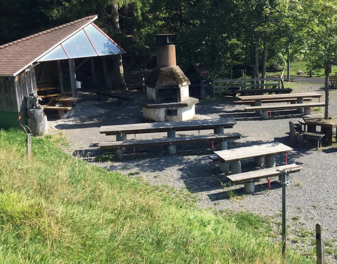 schwanden-grillplatz-stampf-sommer-oben