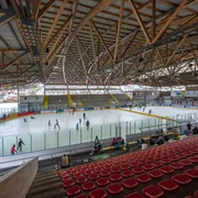 thun-kunsteisbahn-eislaufen-winter-winteraktivitaet
