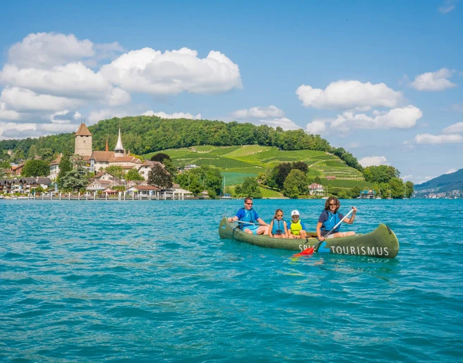 spiez-kanuweg-thunersee-familie-sommer-schloss-rebberg-wasseraktivitaeten