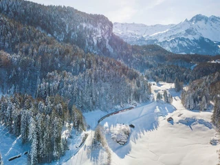 luzern-interlaken-express-winter-zentralbahn