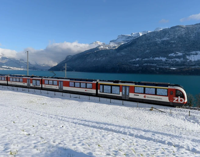 zentralbahn-luzern-interlaken-express-bahnfahrt-zug-winter