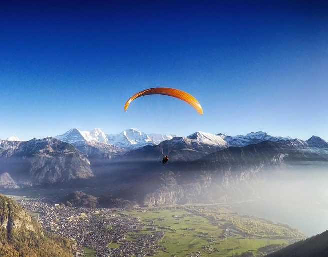 interlaken-paragliding-alpinair-herbst-interlaken-panorama