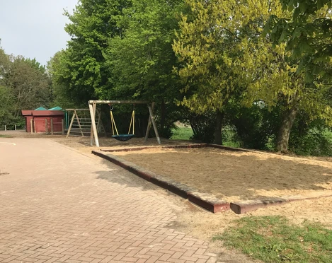 Spielplatz Grundschule