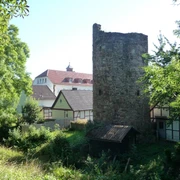 stadtturm-stadtwall-stephanberg Historischer Stadtturm mit angrenzendem Baumbestand und historischer Bebauung