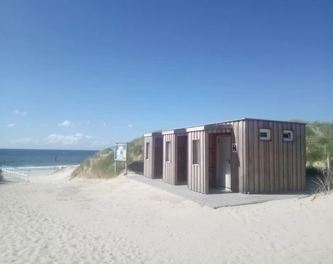 Toiletten am FKK-Strand