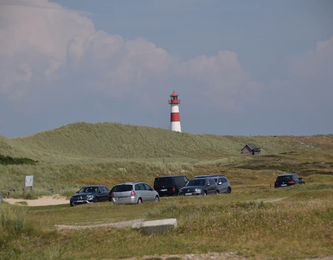 Parken direkt im Schatten des Leutturmes