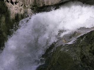 stechelberg-truemmelbachfaelle-wasser