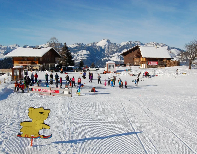 Meeting place for families in the snow paradise of Springenboden