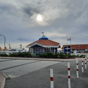 Adler-Schiffe Pavillon am Hörnumer Hafen