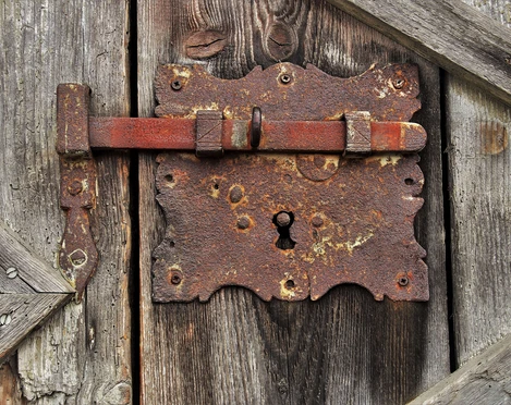Vieille porte d'écurie à la ferme
