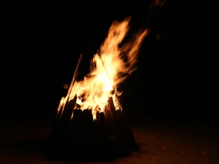 Holzfeuer im Naturpark Diemtigtal