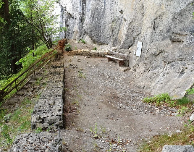 wilderswil-ruine-rothenflug-wanderweg-fruehling